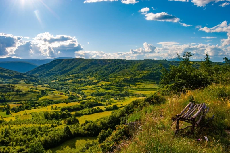 Naturlandschaft in Bosnien. Image by Petar Ubiparip from Pixabay