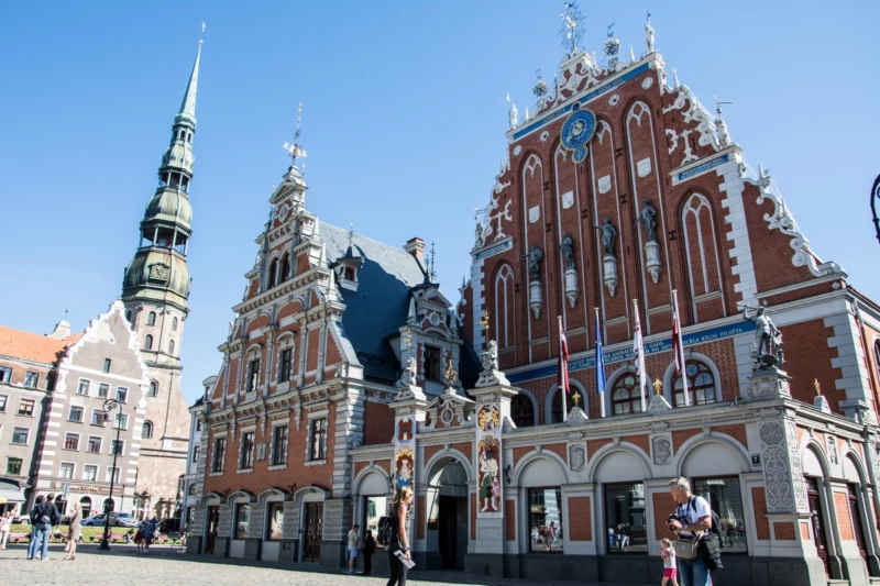 Das Schwarzhäupterhaus (lettisch: Melngalvju nams) auf dem Rathausplatz der lettischen Hauptstadt Riga. Foto: Pixabay